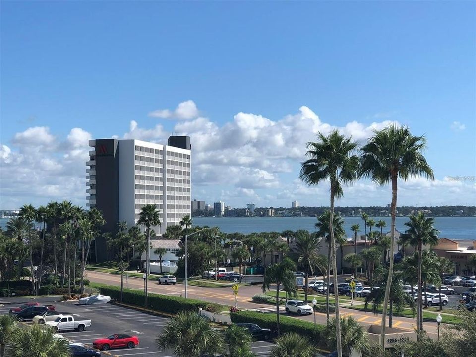 出租: $2,500 (0 贝兹, 1 浴室, 640 平方英尺)