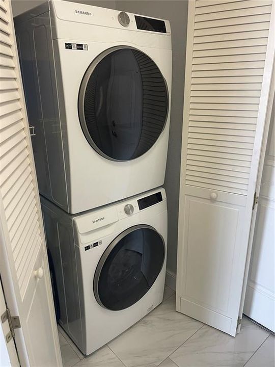 出租: $2,500 (0 贝兹, 1 浴室, 640 平方英尺)