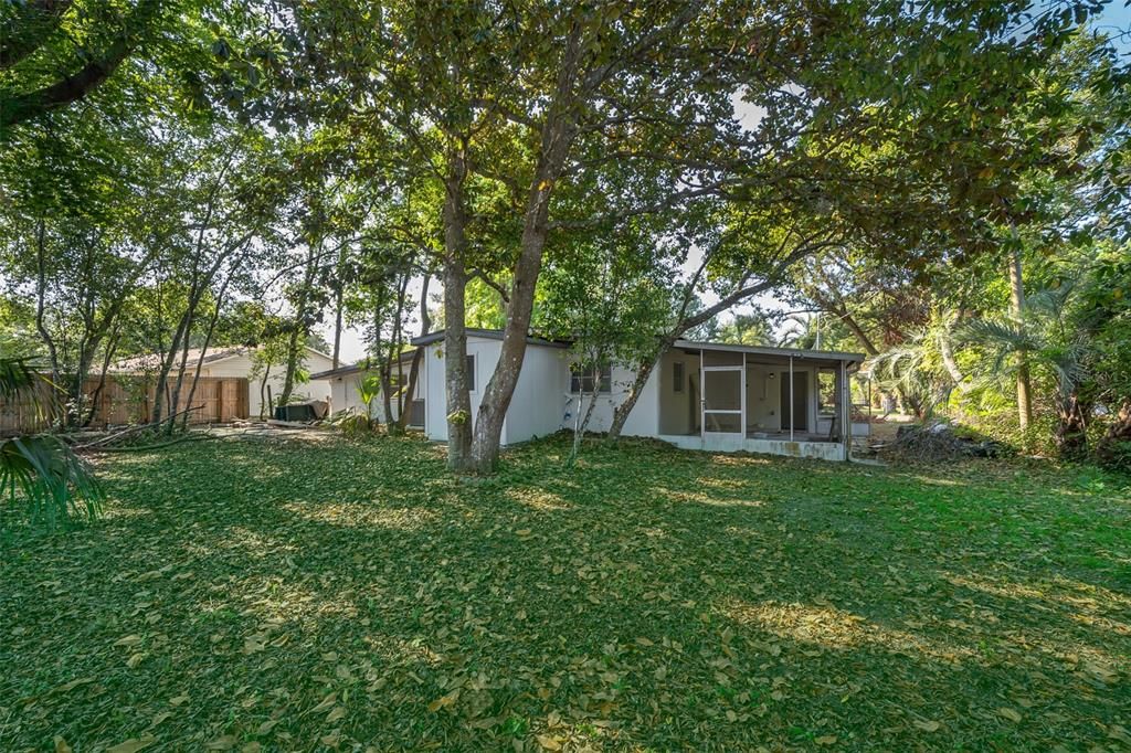 Active With Contract: $185,500 (2 beds, 2 baths, 1710 Square Feet)