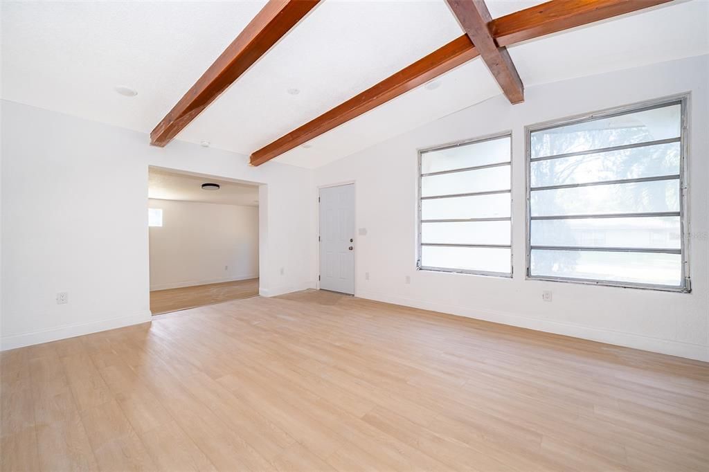 Active With Contract: $185,500 (2 beds, 2 baths, 1710 Square Feet)