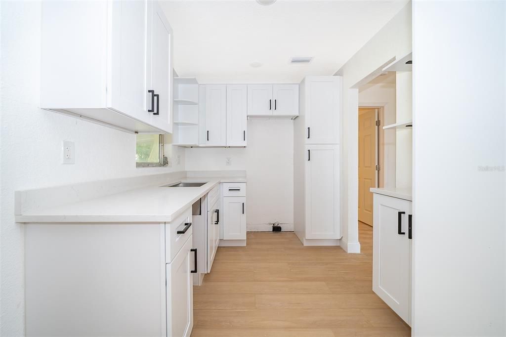 Active With Contract: $185,500 (2 beds, 2 baths, 1710 Square Feet)