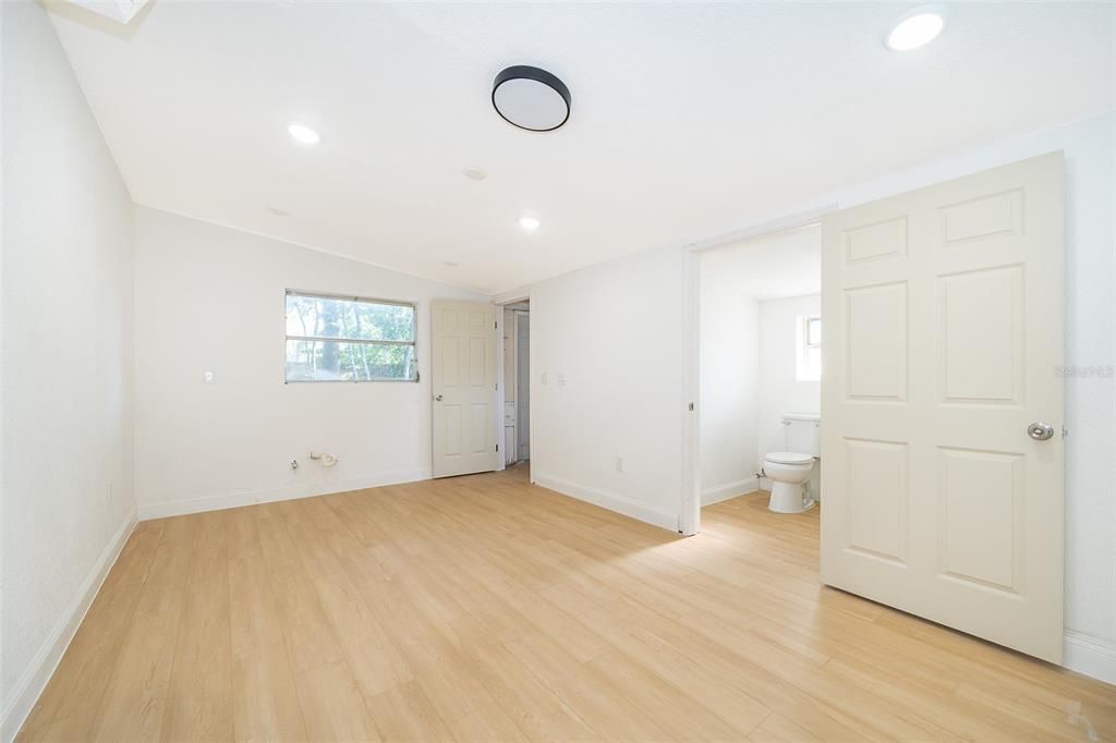 Active With Contract: $185,500 (2 beds, 2 baths, 1710 Square Feet)