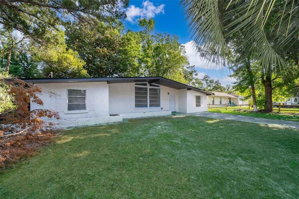 Active With Contract: $185,500 (2 beds, 2 baths, 1710 Square Feet)