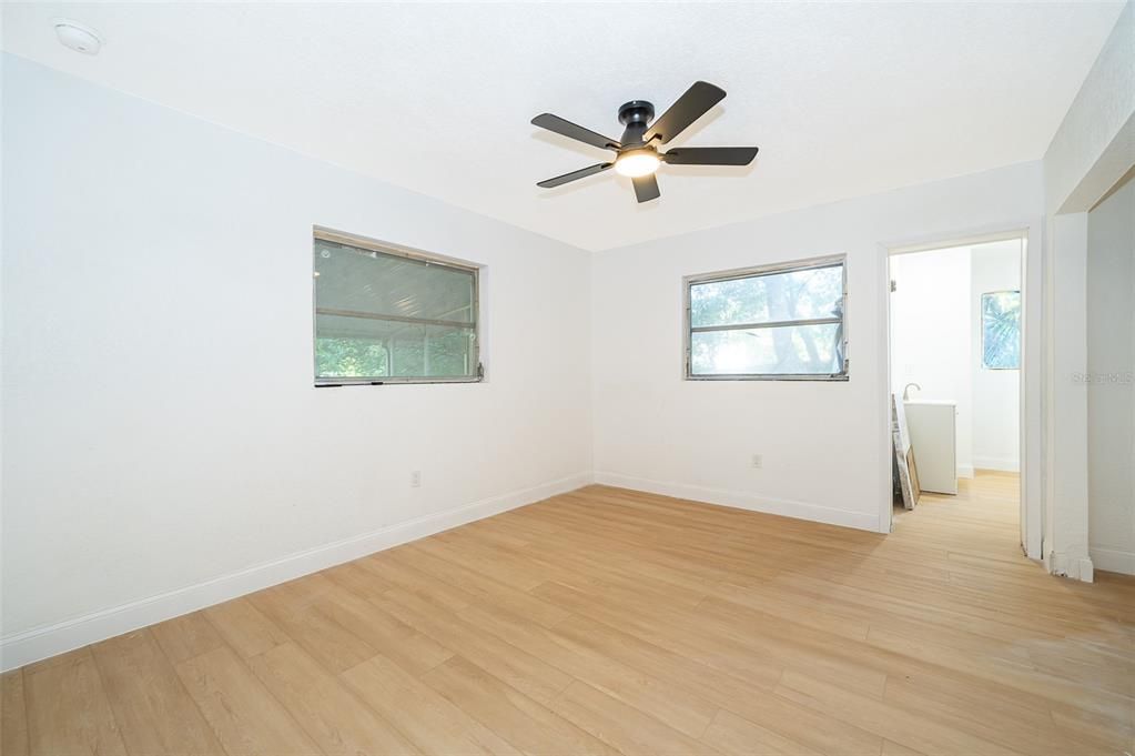 Active With Contract: $185,500 (2 beds, 2 baths, 1710 Square Feet)