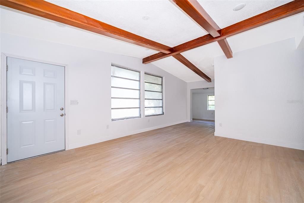 Active With Contract: $185,500 (2 beds, 2 baths, 1710 Square Feet)