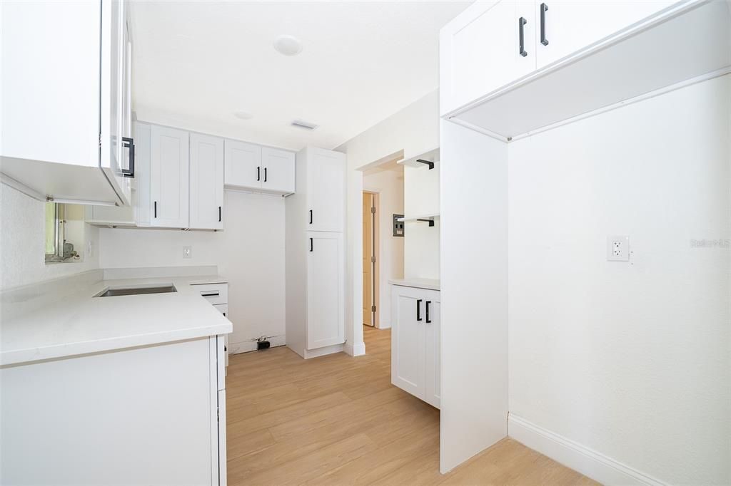 Active With Contract: $185,500 (2 beds, 2 baths, 1710 Square Feet)