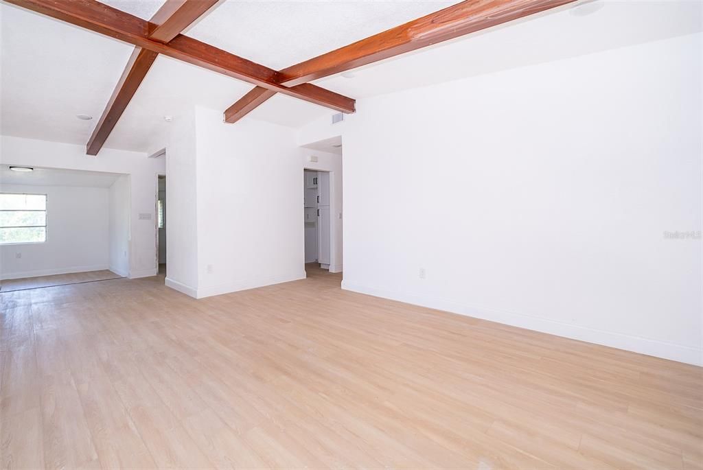 Active With Contract: $185,500 (2 beds, 2 baths, 1710 Square Feet)