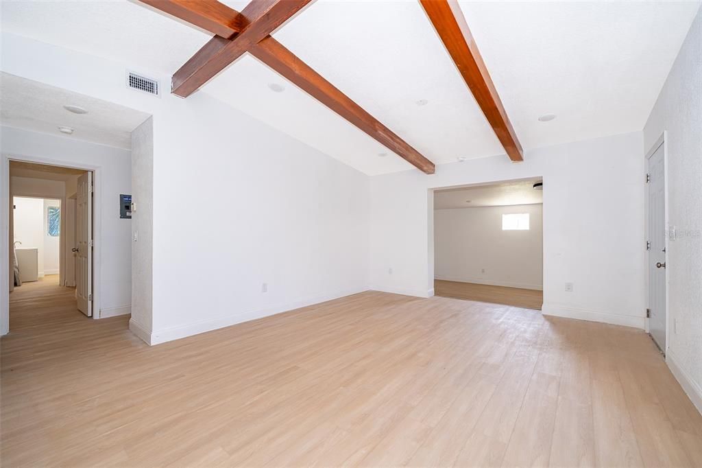 Active With Contract: $185,500 (2 beds, 2 baths, 1710 Square Feet)