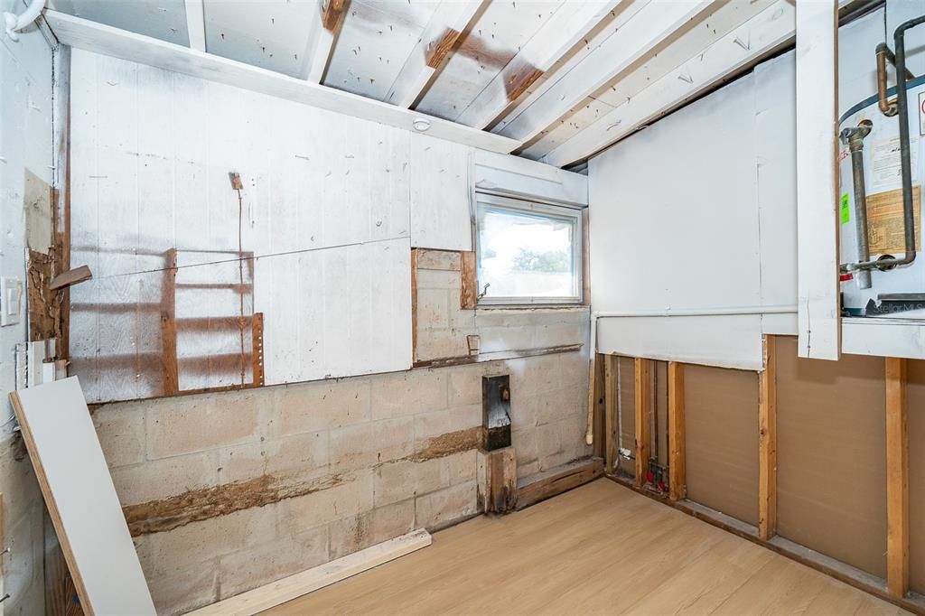 Active With Contract: $185,500 (2 beds, 2 baths, 1710 Square Feet)