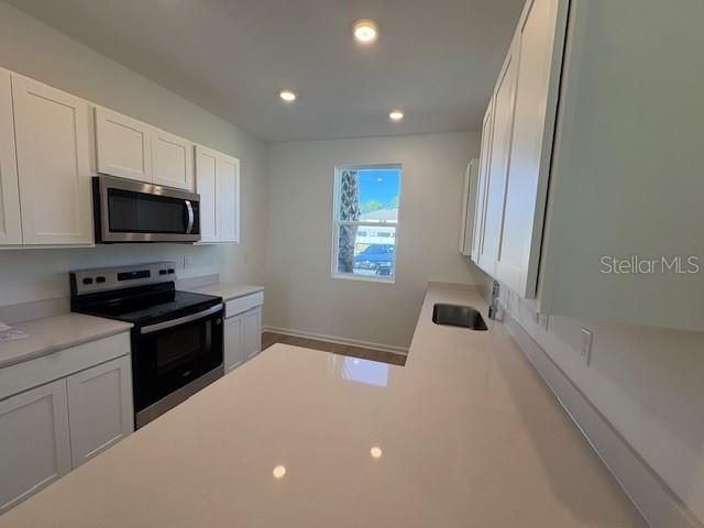 合同活跃: $269,990 (3 贝兹, 2 浴室, 1308 平方英尺)