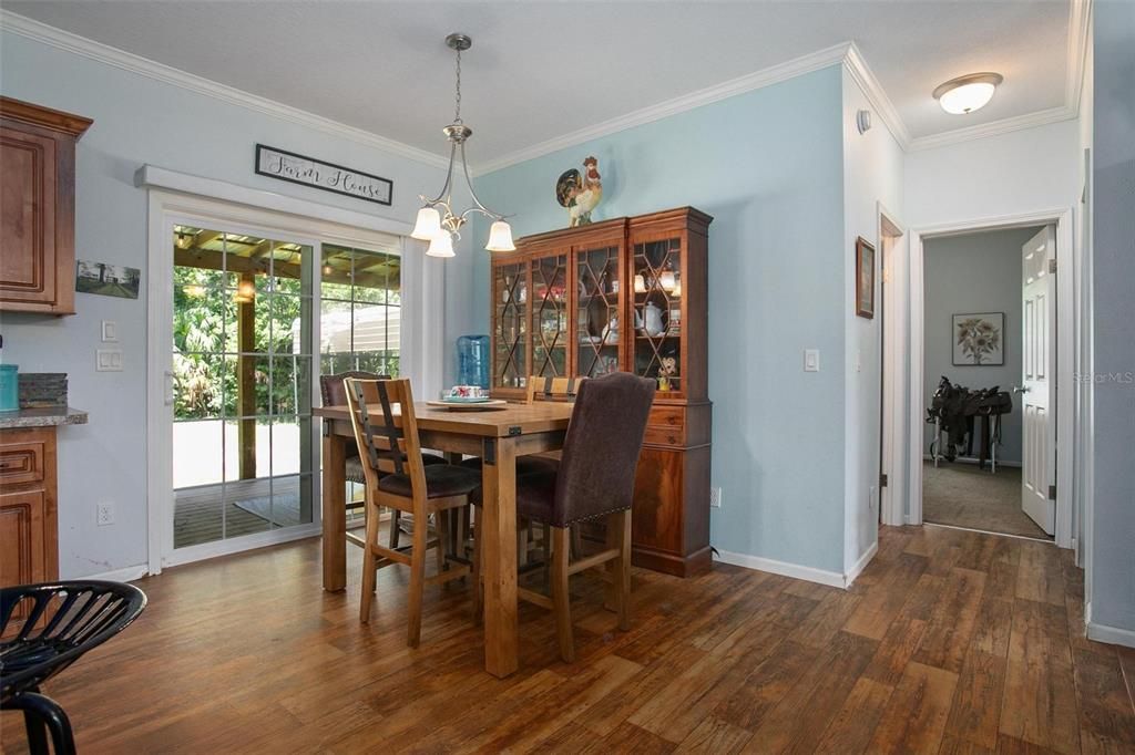 合同活跃: $475,000 (3 贝兹, 2 浴室, 1456 平方英尺)