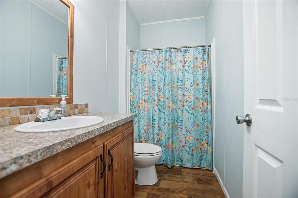 合同活跃: $475,000 (3 贝兹, 2 浴室, 1456 平方英尺)