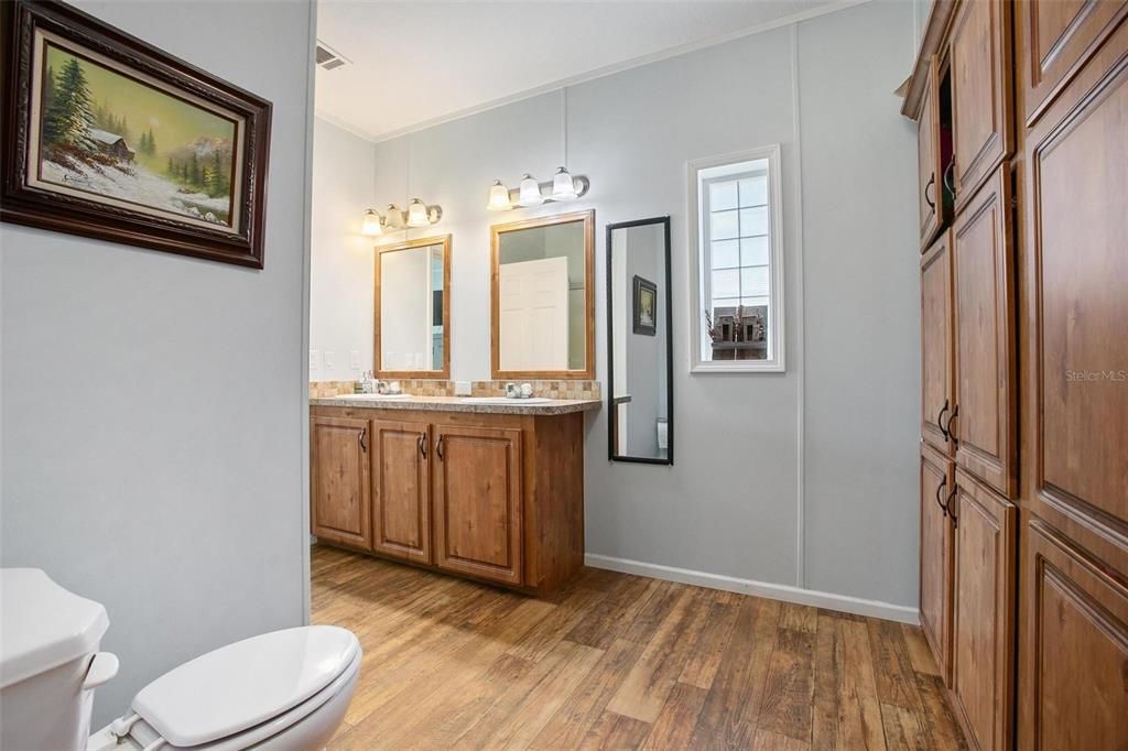 合同活跃: $475,000 (3 贝兹, 2 浴室, 1456 平方英尺)