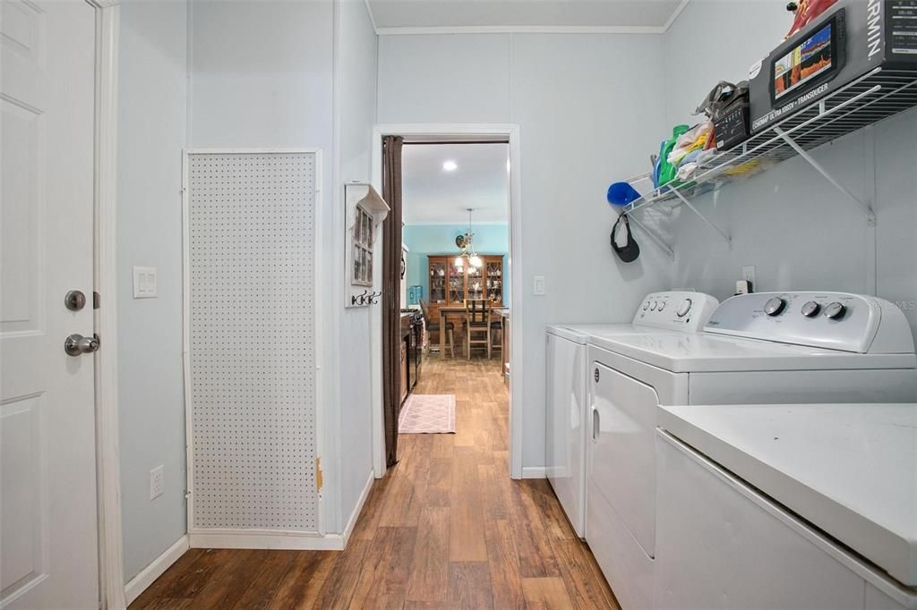 合同活跃: $475,000 (3 贝兹, 2 浴室, 1456 平方英尺)