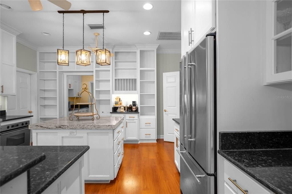 For Sale: $925,000 (7 beds, 4 baths, 5609 Square Feet)