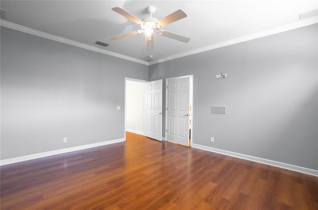 For Sale: $925,000 (7 beds, 4 baths, 5609 Square Feet)