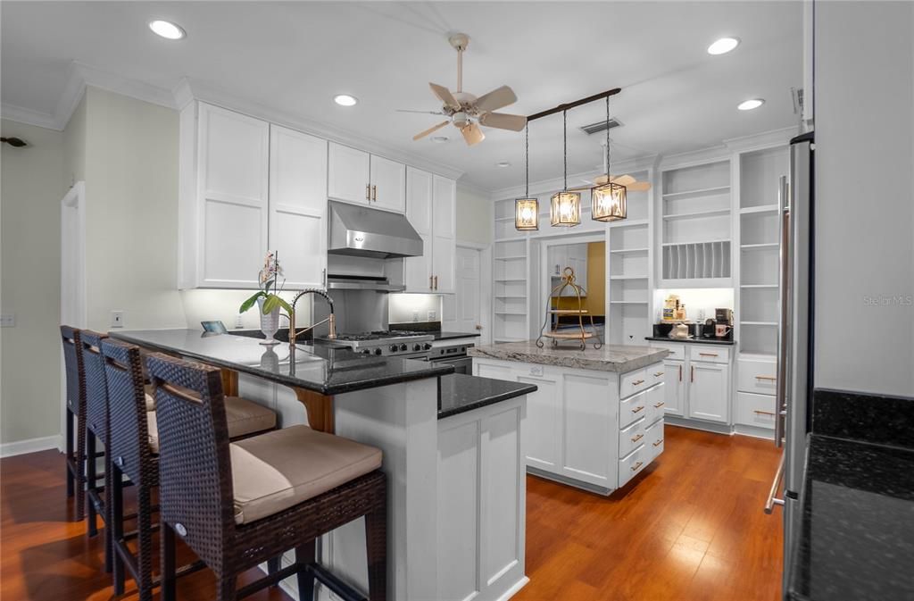 For Sale: $925,000 (7 beds, 4 baths, 5609 Square Feet)