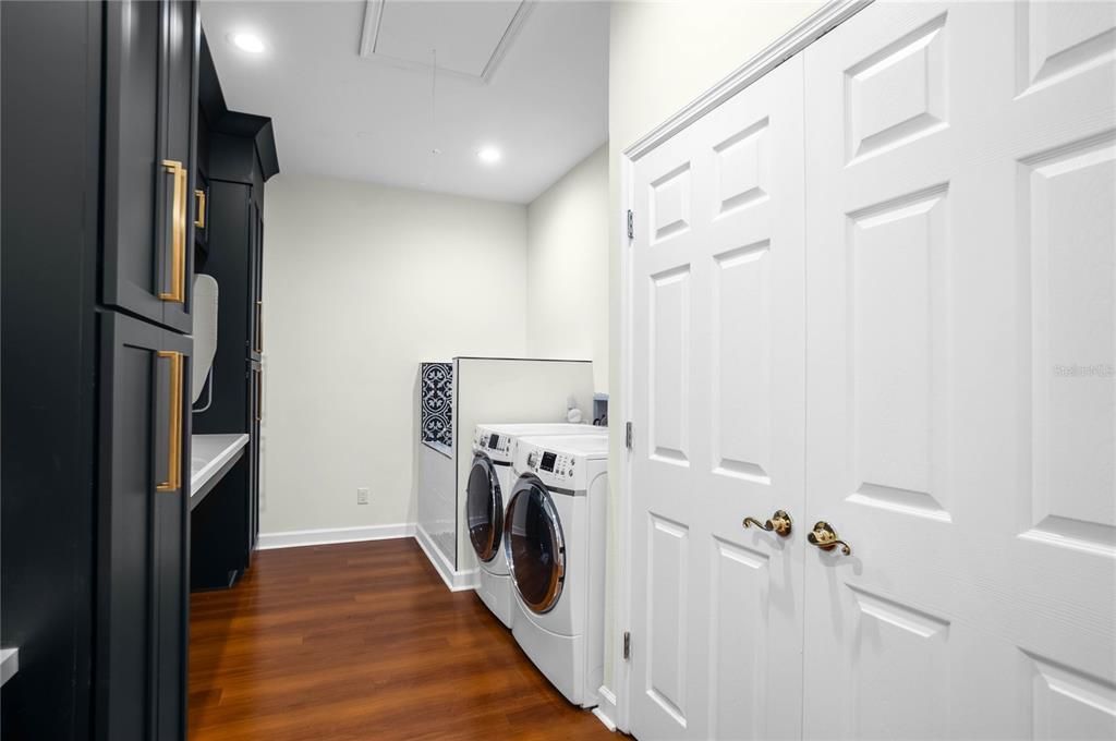 For Sale: $925,000 (7 beds, 4 baths, 5609 Square Feet)