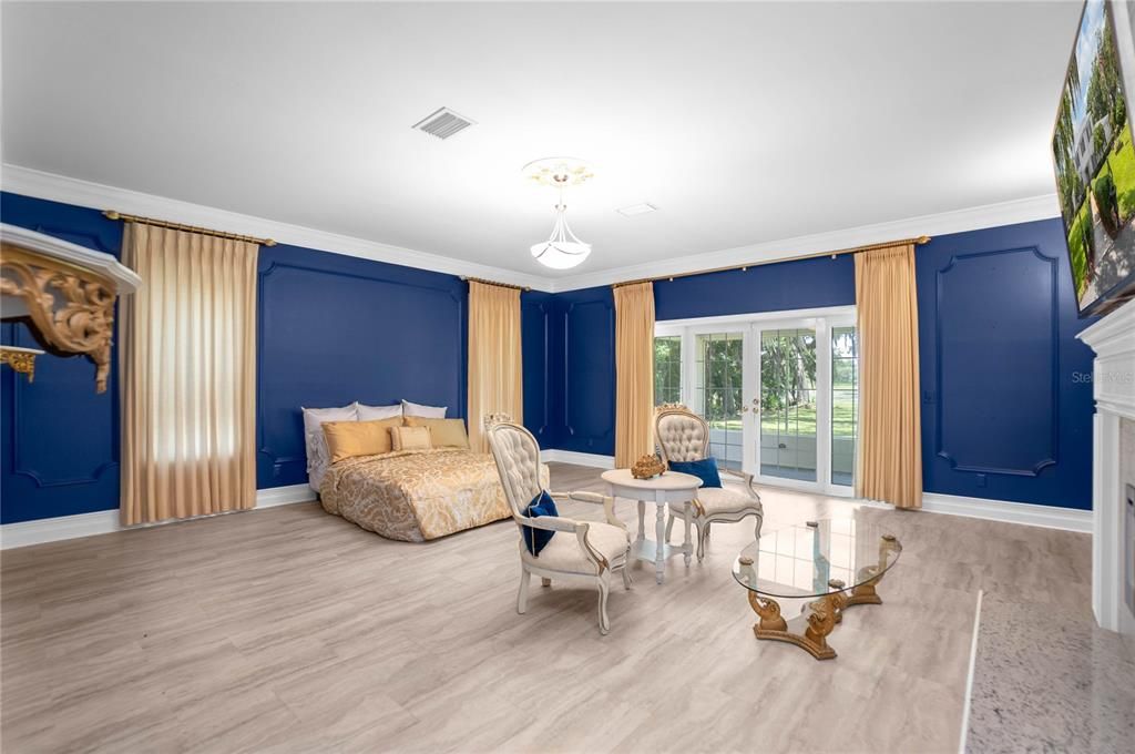 For Sale: $925,000 (7 beds, 4 baths, 5609 Square Feet)