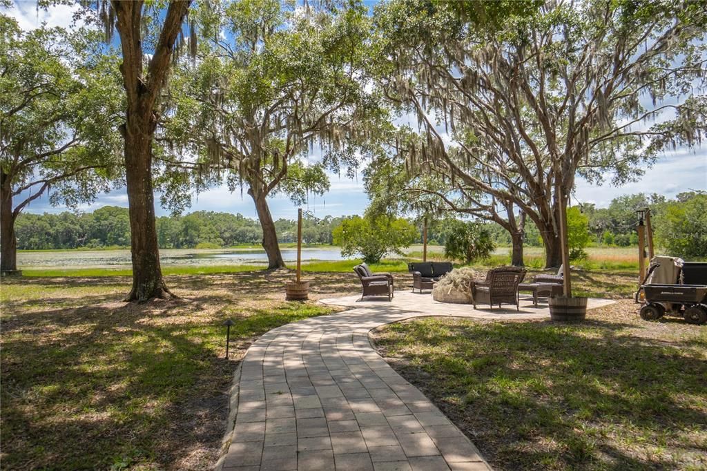 For Sale: $925,000 (7 beds, 4 baths, 5609 Square Feet)