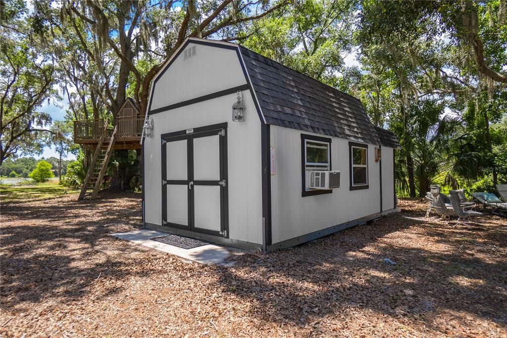 For Sale: $925,000 (7 beds, 4 baths, 5609 Square Feet)