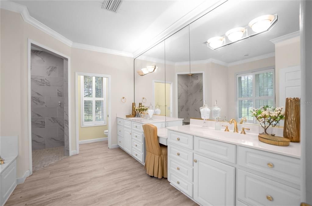 For Sale: $925,000 (7 beds, 4 baths, 5609 Square Feet)