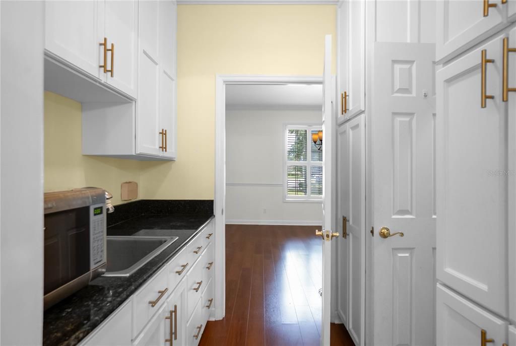 For Sale: $925,000 (7 beds, 4 baths, 5609 Square Feet)