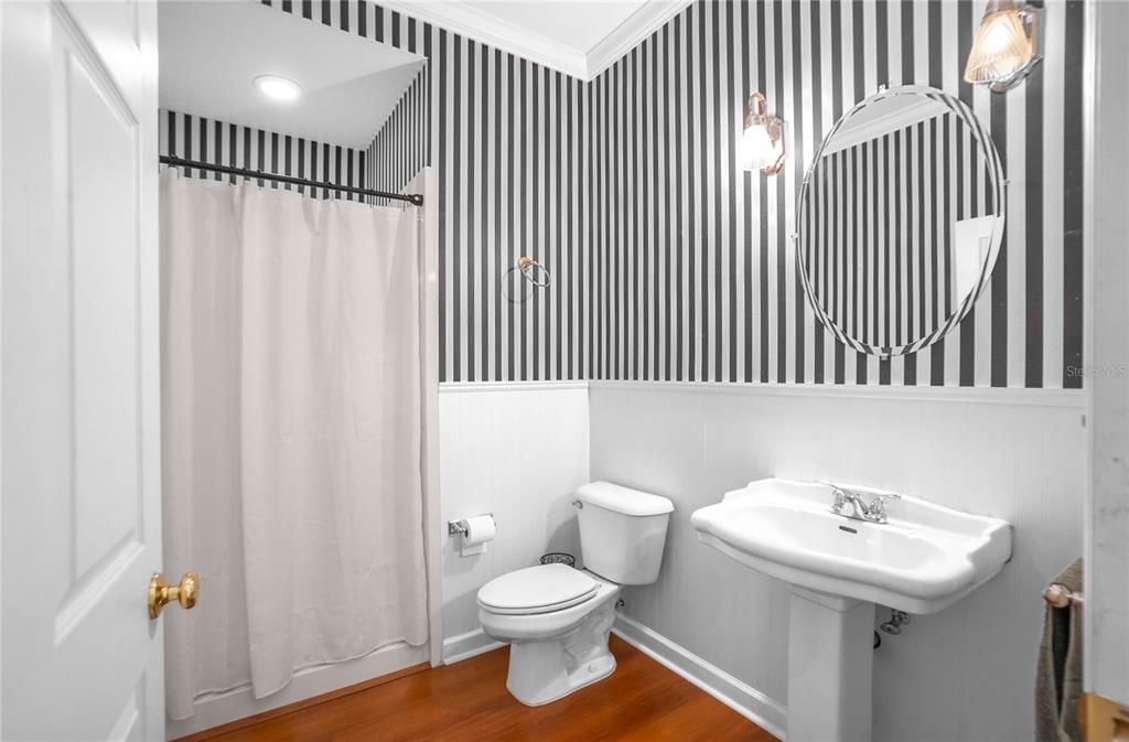 For Sale: $925,000 (7 beds, 4 baths, 5609 Square Feet)