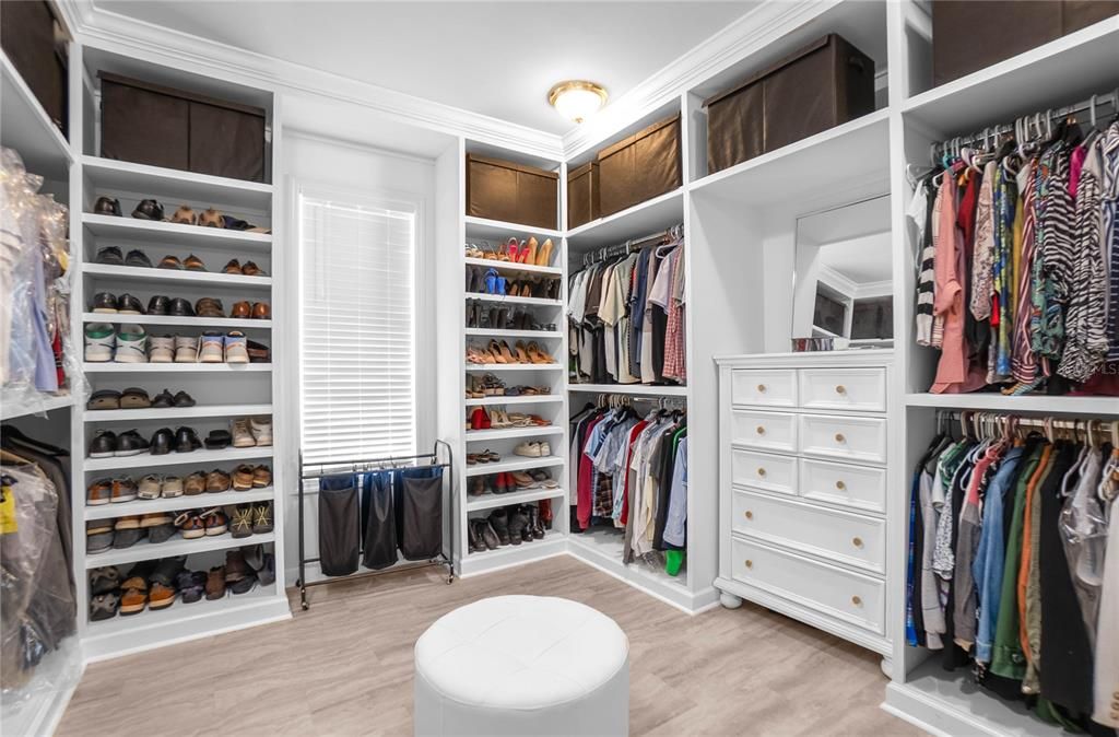 For Sale: $925,000 (7 beds, 4 baths, 5609 Square Feet)