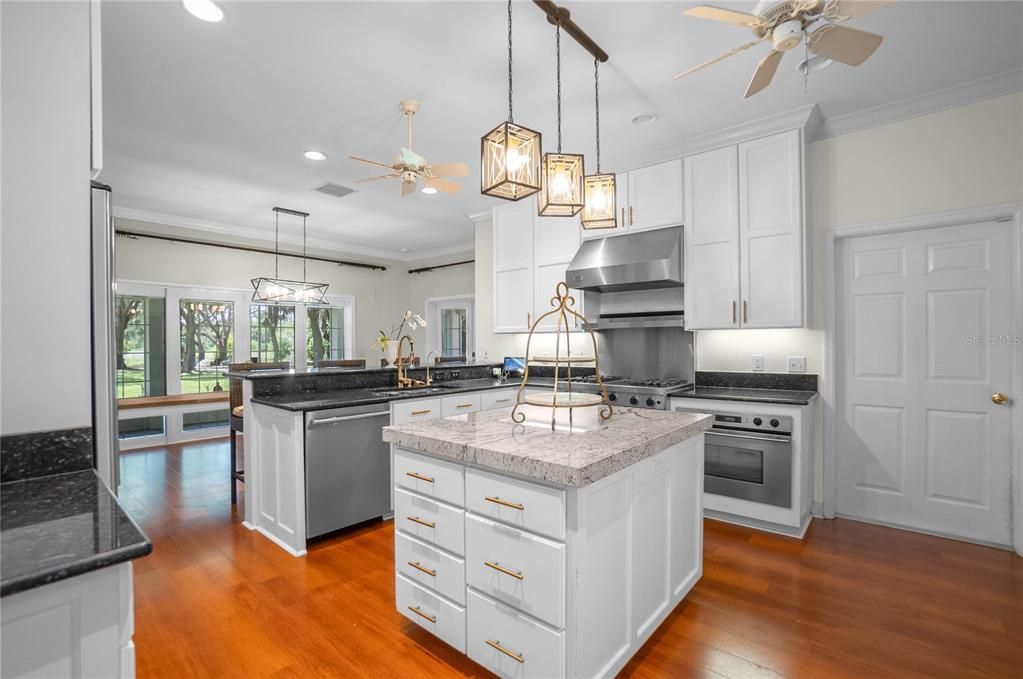 For Sale: $925,000 (7 beds, 4 baths, 5609 Square Feet)