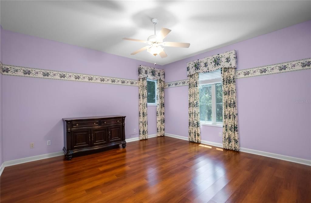 For Sale: $925,000 (7 beds, 4 baths, 5609 Square Feet)