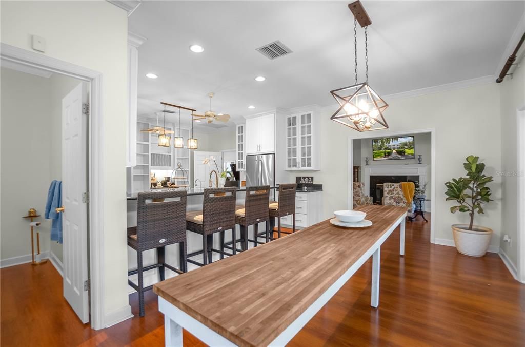 For Sale: $925,000 (7 beds, 4 baths, 5609 Square Feet)