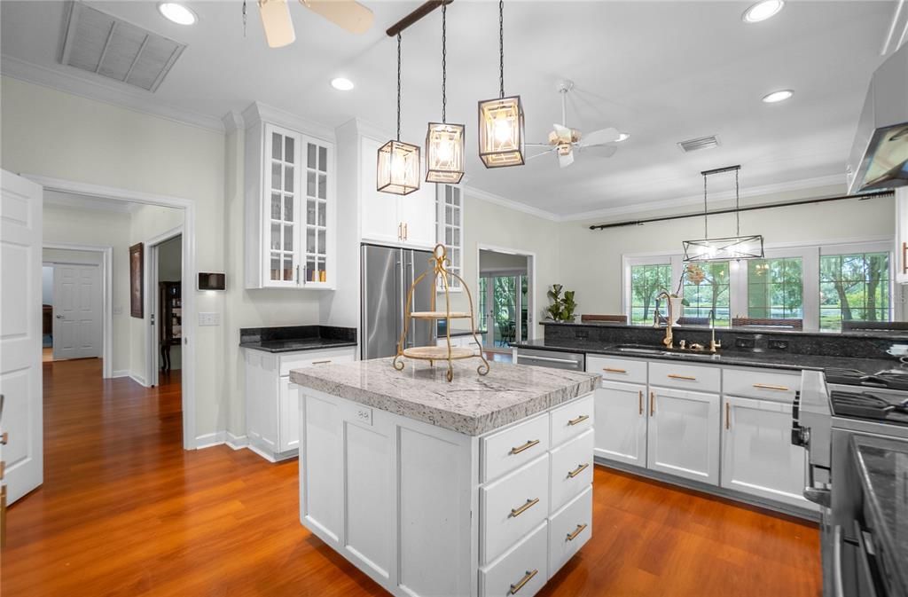 For Sale: $925,000 (7 beds, 4 baths, 5609 Square Feet)