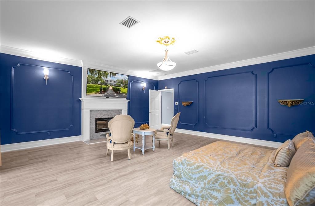 For Sale: $925,000 (7 beds, 4 baths, 5609 Square Feet)