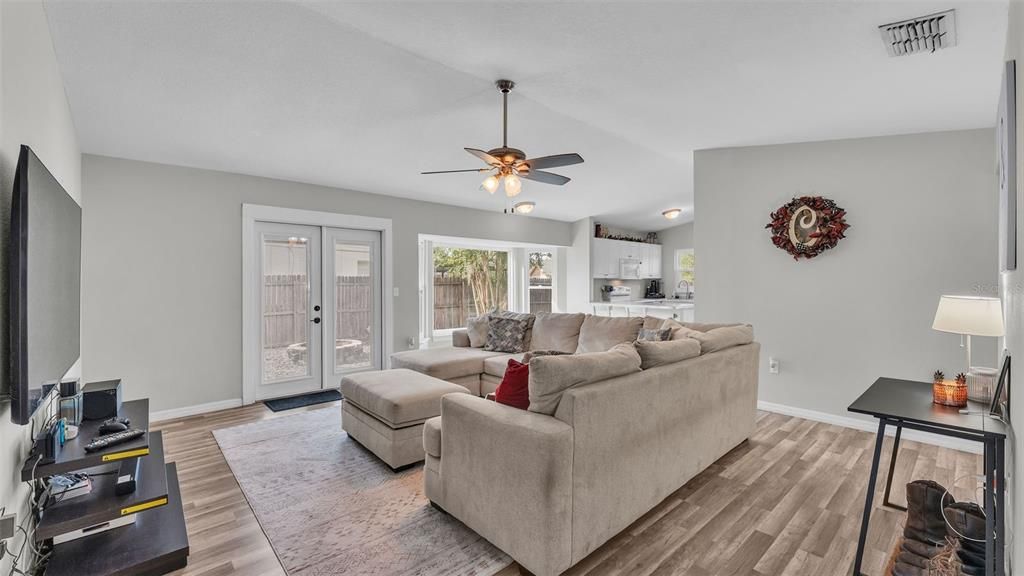 Active With Contract: $279,900 (3 beds, 2 baths, 1197 Square Feet)