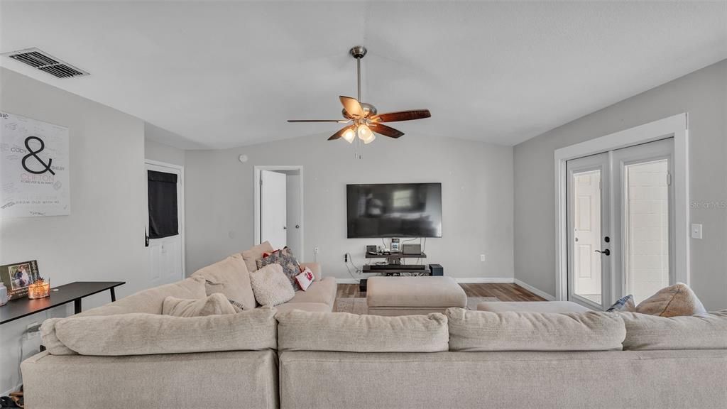 Active With Contract: $279,900 (3 beds, 2 baths, 1197 Square Feet)