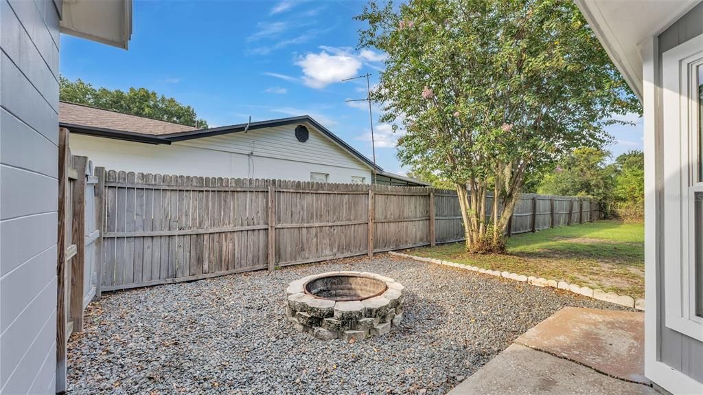 Active With Contract: $279,900 (3 beds, 2 baths, 1197 Square Feet)