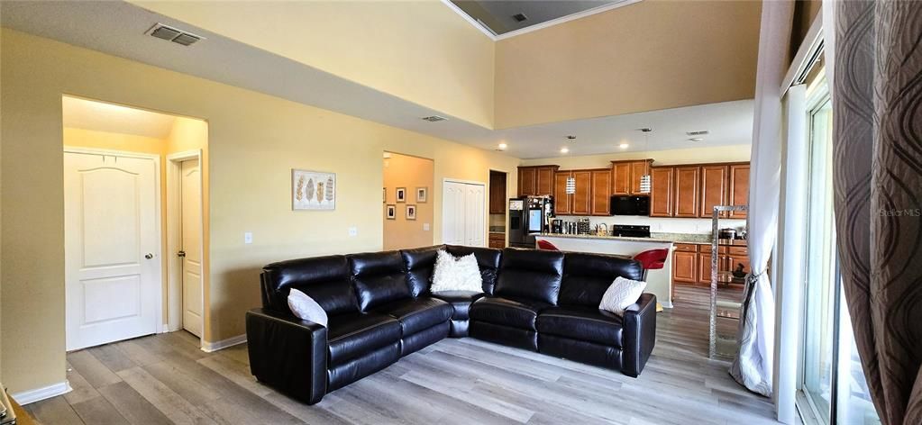 En Venta: $573,000 (5 camas, 4 baños, 3283 Pies cuadrados)