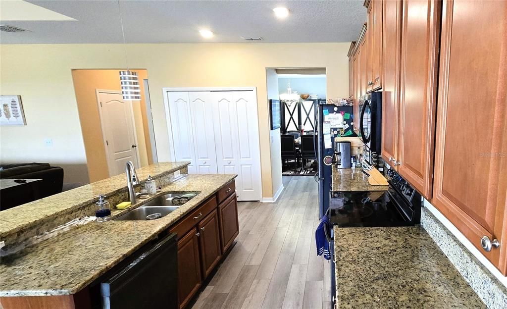 En Venta: $573,000 (5 camas, 4 baños, 3283 Pies cuadrados)