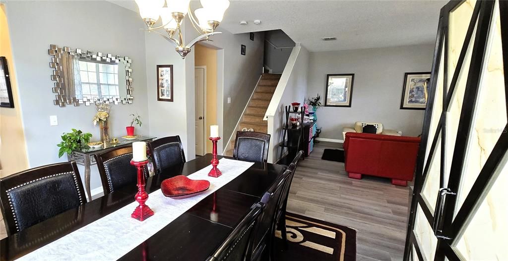 En Venta: $573,000 (5 camas, 4 baños, 3283 Pies cuadrados)