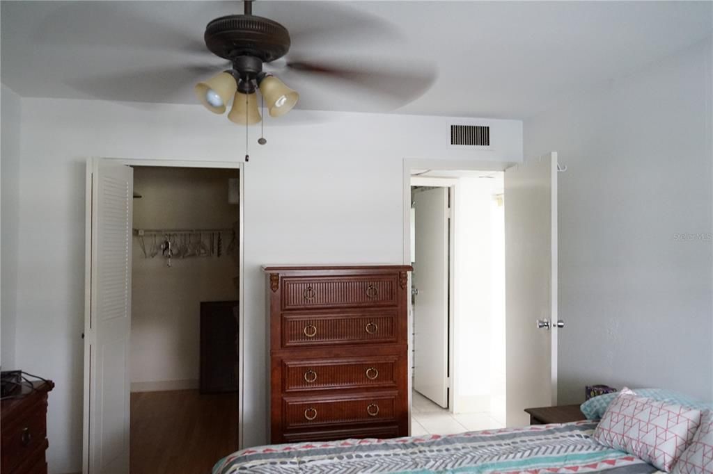 Activo con contrato: $1,500 (2 camas, 2 baños, 960 Pies cuadrados)