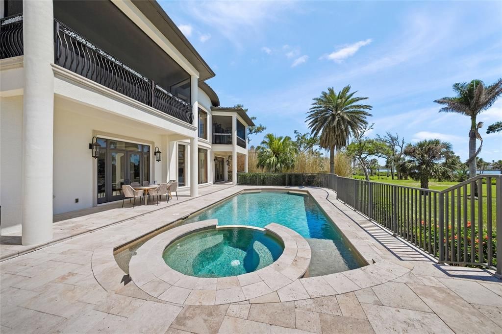 На продажу: $2,597,000 (5 спален, 5 ванн, 6147 Квадратных фут)