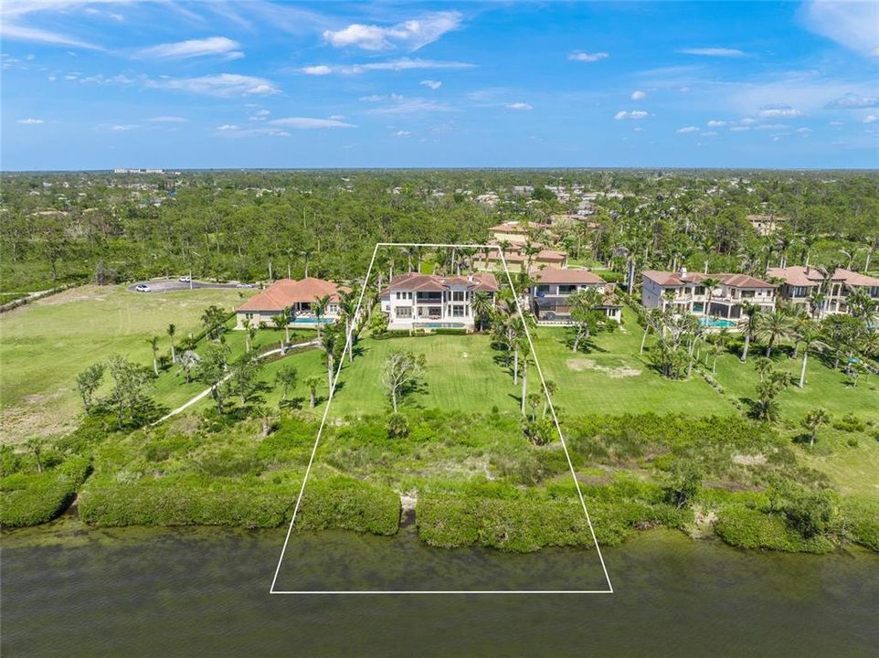 На продажу: $2,597,000 (5 спален, 5 ванн, 6147 Квадратных фут)