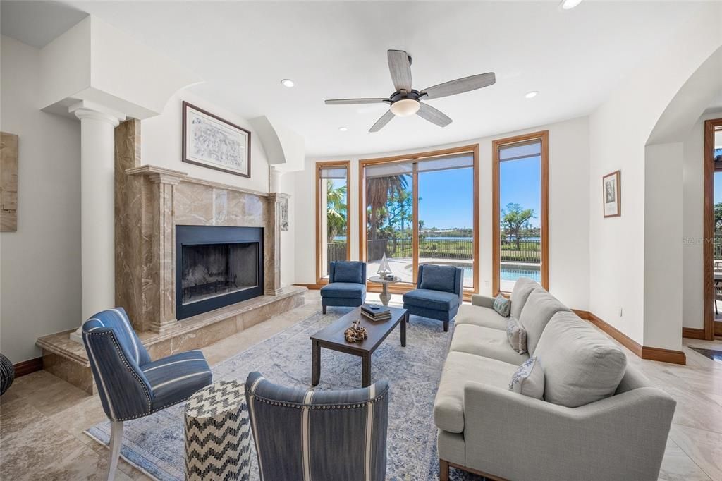 На продажу: $2,597,000 (5 спален, 5 ванн, 6147 Квадратных фут)