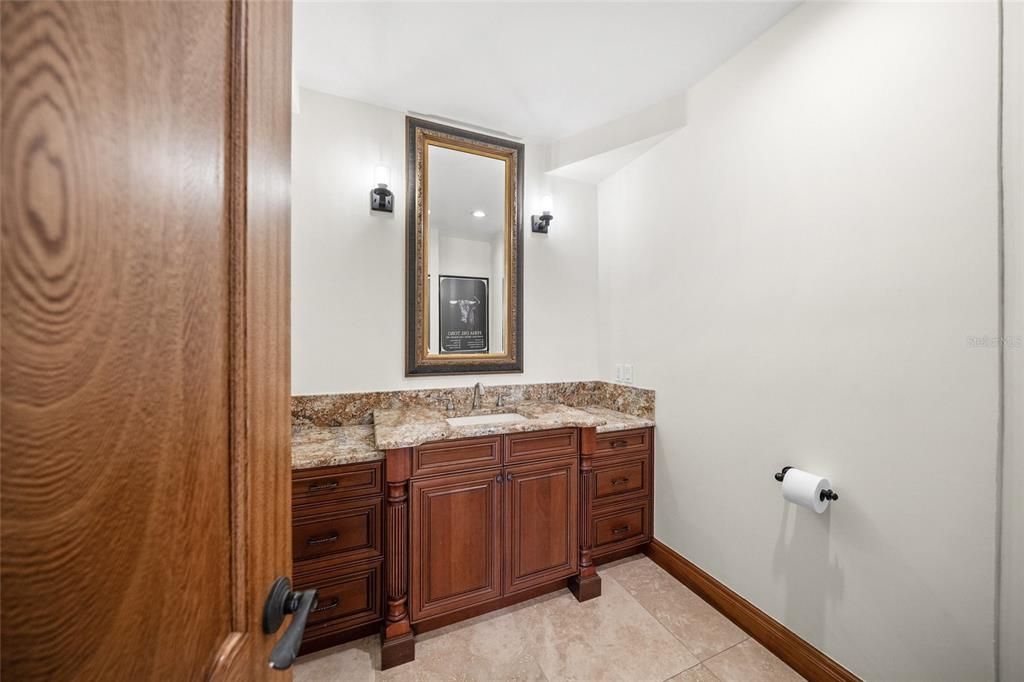 На продажу: $2,597,000 (5 спален, 5 ванн, 6147 Квадратных фут)