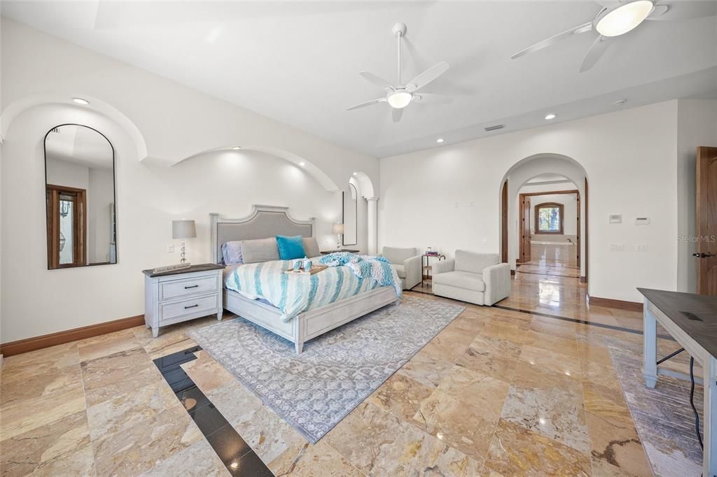 На продажу: $2,597,000 (5 спален, 5 ванн, 6147 Квадратных фут)