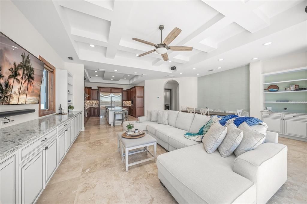 На продажу: $2,597,000 (5 спален, 5 ванн, 6147 Квадратных фут)