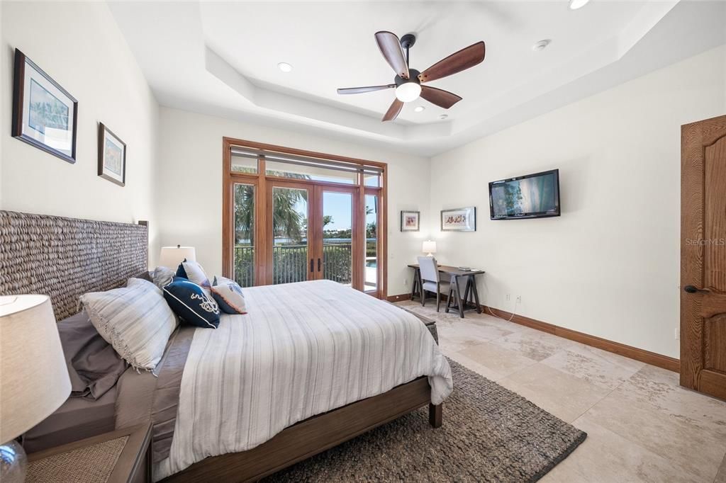 На продажу: $2,597,000 (5 спален, 5 ванн, 6147 Квадратных фут)