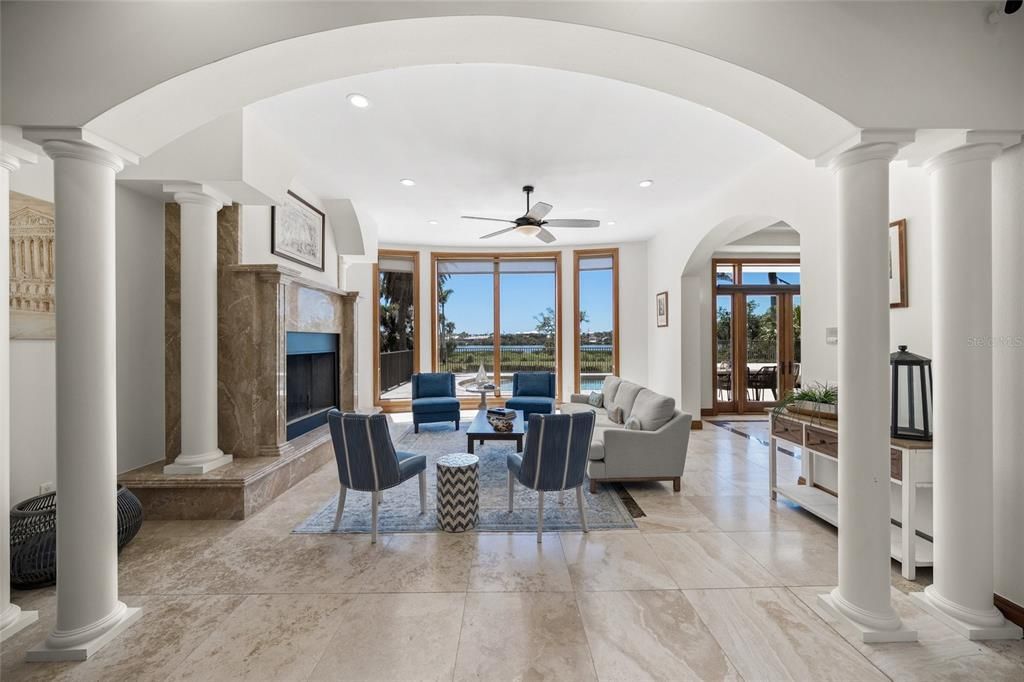 На продажу: $2,597,000 (5 спален, 5 ванн, 6147 Квадратных фут)