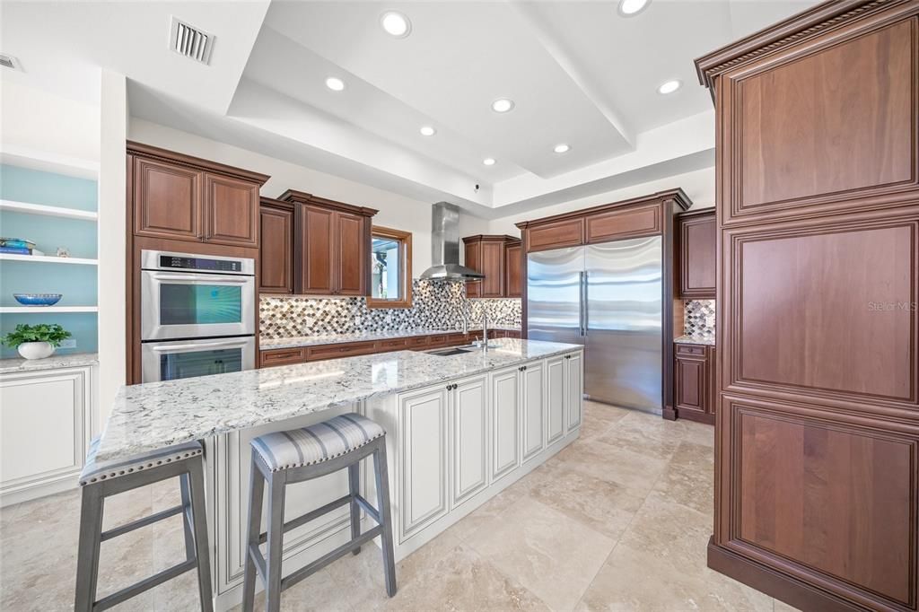 На продажу: $2,597,000 (5 спален, 5 ванн, 6147 Квадратных фут)